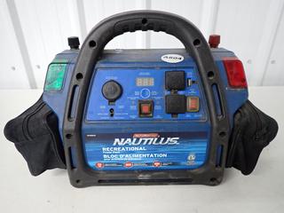 Motomaster Model 011-1592-8 Nautilus Recreation Power Pack, 33 AH 800 Crank Assist Amps, 400W Power Inverter. (1-F-1)