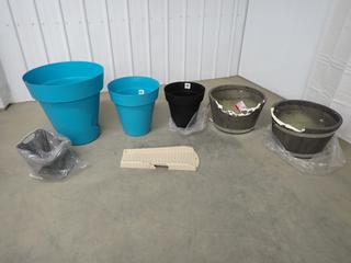 Assorted Planter Pots, Damaged. (8-F-3)