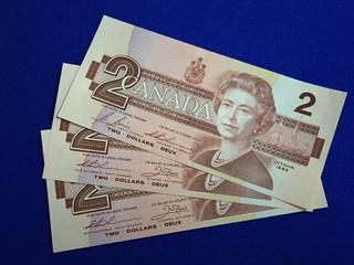 Bank Of Canada Uncirculated Sequential Two Dollar Bank Notes, S/N EGP5553687, ECP5553688, ECR5027989.