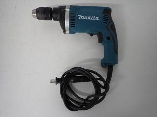 Makita HP1631 Hammer Drill, 120V 6.2A 50-60Hz. (2-C-2)