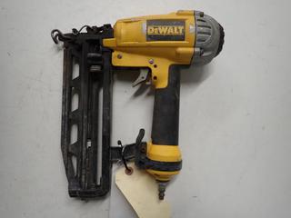 DeWalt D51257 16 Gauge Pneumatic Finish Nailer. (2-F-3)