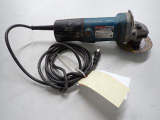 Makita 9527PB Grinder, 120V 50/60Hz, 6.4A. (2-E-2)