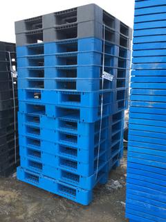 Quantity of Plastic Pallets, Approximately 43in x 43in.