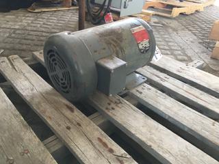 Rockwell 3 Phase 7.5Hp 7.4 Amp 575V Electric Motor.