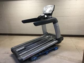 Life Fitness 95T Treadmill with FlexDeck Shock Absorption System, Programs and Fitness Monitoring, 0-15% Incline, 0.5-14mph, 120V, 20 Amp Plug, S/N TWT106618.  (AU)