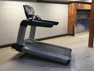 Life Fitness 95T Treadmill with FlexDeck Shock Absorption System, Programs and Fitness Monitoring, 0-15% Incline, 0.5-14mph, 120V, 20 Amp Plug, S/N TWT106617.  (AU)