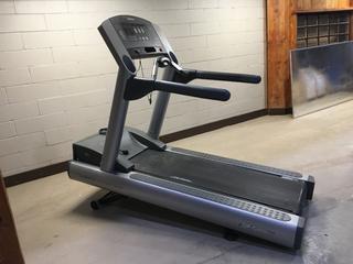 Life Fitness 95Ti Treadmill with FlexDeck Shock Absorption System, Programs and Fitness Monitoring, 0-15% Incline, 0.5-10mph, 120V, 20 Amp Plug, S/N ATT111072.  (AU)