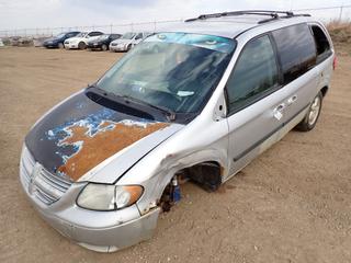 2006 Dodge Caravan SE Sports Van, Front-Wheel Drive, c/w 3.3L V8 OHV 12V Gas Battery, A/T, 215/65R16 Tires, VIN 1D4GP25R56B694200, c/w Assorted Automotive Parts Inside, *Note: Rebuilt Registration Status, Broken Hood Latch, Smashed Rear Window, Visible Dash and Ignition Wires, Missing Front Tires, Running Condition Unknown, Unable To Verify Mileage*