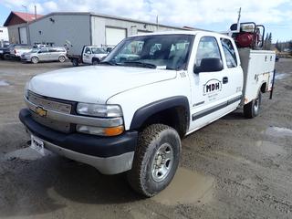2001 Chevrolet Silverado 2500 HD 4X4 Service Truck C/w 6L V8 Vortec, A/T, 8ft X 6 1/2ft Service Body, (6) Storage Cabinets, Thermal Arc 40A/21V - 170A/27V Welder w/ Honda GX270 9.0hp Gas Engine And LT235/85 R16 Tires. Showing 279,790kms. VIN 1GCHK29UX1E205134 *Note: Windshield Cracked, Rust, Dent In Front Bumper, No Back Seats*