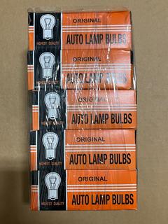 Approx. (100) Single Contact Bulbs, 12V, 21W.