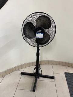 Super 3-Speed Pedestal Fan, Black.