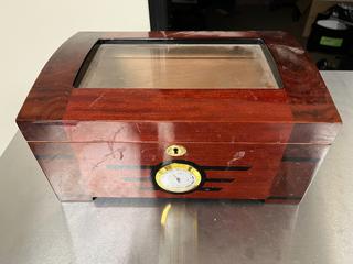Humidor with (2) Keys.