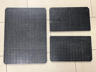 Quantity of Circuit Board Holders.