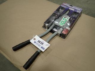 Grip Hand Riveter c/w Rivets  (D-1)