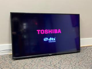 Toshiba 43L420U 43in LED TV c/w Remote, No Stand. *Tested and in Working Condition* (RST)