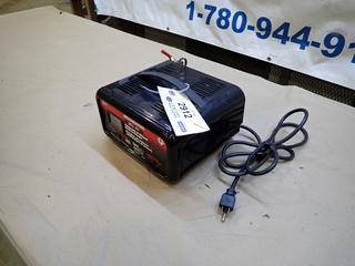 Motomaster Model CT-1022MA Automatic And Manual Battery Charger w/ 10/2A-12V, 120V, 60HZ  (G-1)