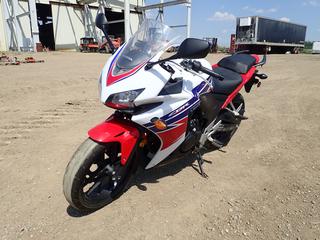 2014 Honda CBR500R Motorcycle c/w 471cc Engine, 160/60ZR17 Tires, Showing 44,862 KMs, VIN MLHPC442XE5100154 *Note: New Tires, Brakes And Battery As Per Consignor*  (NE)