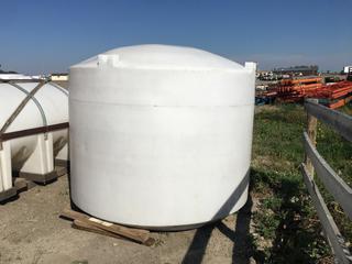 Plastic Water Storage Tank w/ Shut Off Valve, Approximately 1250 Gal. *Lid Missing*