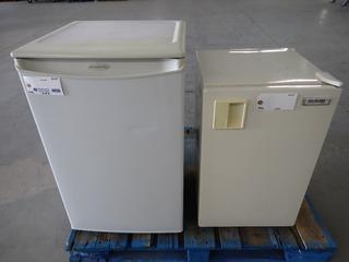 Simplicity Bar Fridge 20-1/2in x 20-3/4in x 33in and KitchenTek Freezer Combo 17-1/2in x 17-1/2in x 28-1/4in. (WH)