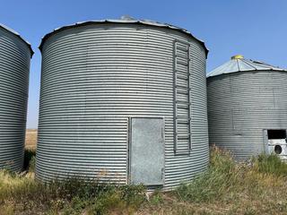 Selling Off-Site - 18ft Wood Floor Grain Bin, Approximately 3,000 Bushels. Located 3.9 Klm East of High River on Highway 23, Turn North On 160 Street East For .7 Klms. Buyer is responsible for removal by Oct. 15, 2023.