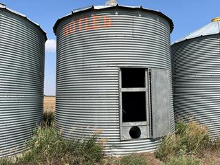 Selling Off-Site - Butler 14ft Wood Floor Grain Bin, Approximately 2,100 Bushels. Located 3.9 Klm East of High River on Highway 23, Turn North On 160 Street East For .7 Klms. Buyer is responsible for removal by Oct. 15, 2023.