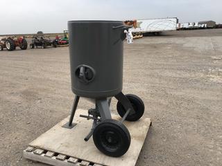 Sandblasting Pot.  (DOME)