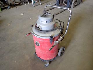 Milwaukee 120V 11-Gal Wet/Dry Vacuum. SN 637A34159  (R-5-1)