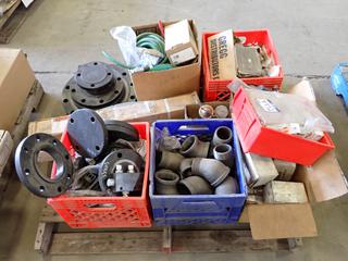 Pallet of Elbows, Threaded Flanges and Hydraulic Accessories.