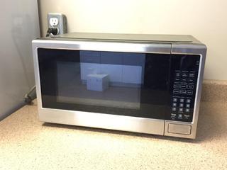 Danby  0.9 Cubic Foot 900W Microwave, Model DBMW00901M1.