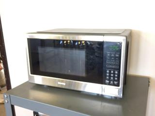 Danby  0.9 Cubic Foot 900W Microwave, Model DBMW00901M1.