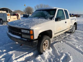 1996 Chevrolet 1500 Z71 4X4 Ext. Cab Pick Up c/w 5.7L V8, Auto, Showing 322289 Kms, VIN 2GCEK19R4T1249918 *Note: Running Condition Unknown*