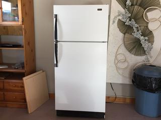 Crosley 17 Cubic Feet Fridge/Freezer, Model CNT17W4.