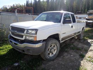 2003 Chevrolet Silverado 2500HD 4X4 Pickup c/w 6.0L V8 Vortec, A/T And LT285/70R16 Tires. VIN 1GCHK29U53E226377 *Note: Unable To Verify Mileage, Windshield Cracked, Running Condition Unknown* **LOCATED IN HINTON, AB**