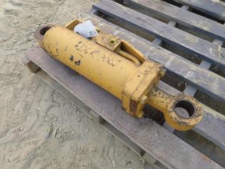 Hydraulic Cylinder To Fit D6RXW Dozer 