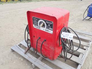 Lincoln Electric AC-225-S 50A 230V Single Phase Welder.