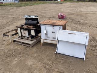 Spencer Foundry Ltd. Royal Albert Antique Stove w/ Record Foundry Antique Stove And Pipes