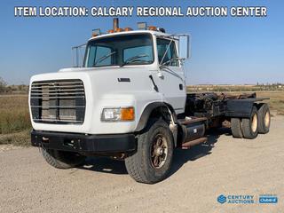 High River Location -  1995 Ford L9000 T/A Hook lift Roll Off Truck c/w Cat 3176 275 HP, Eaton Fuller 13 Spd Trans, 60,900 LB GVWR, 251in WB, 425/65R22.5 Front, 11R22.5 Rear Tires, Multi-Lift Hook, Showing 282,461, VIN 1FDZY90S7SVA38929