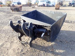 Destec 64in Hydraulic Wrist-O-Twist Clean Up Bucket C/w To Fit 250 Series Coupler
