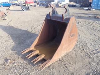CWS HE200-36 35in Dig Bucket C/w To Fit 200 Series Coupler. SN W000004548