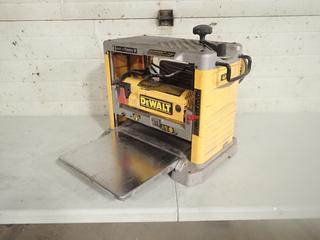 Dewalt DW734 120V 12 1/2in Thickness Planer. SN 200328-CT5727