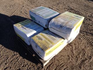 Qty Of (5) Bags Of Hydro Straw High Efficiency Mulch c/w (1) Bag Of Flexterra HP-FGM High Performance Erosion Control And Revegetation 