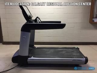 High River Location -  Life Fitness 95T Treadmill with FlexDeck Shock Absorption System, Programs and Fitness Monitoring, 0-15% Incline, 0.5-14mph, 120V, 20 Amp Plug, S/N AST183574. Tested and Functioning