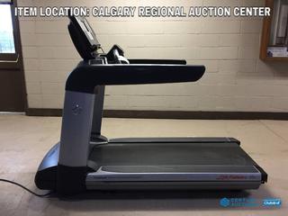 High River Location -  Life Fitness 95T Treadmill with FlexDeck Shock Absorption System, Programs and Fitness Monitoring, 0-15% Incline, 0.5-14mph, 120V, 20 Amp Plug, S/N TWT106688.  Tested, Powers Up But Doesn't Function.