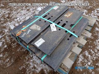 Fort Saskatchewan Location - (9) CAT Triple Bar Grouser 35.5 in (900MM) Excavator Track Shoes C/w To Fit 330D L, 345B, 345B II, 345B L, 345C, 345C L, 345D L, 345D L VG, 349D, 349D L, 349E, 349E L, 349E L VG, 349F L, OEMS *PL2391*