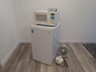 Salton CF-2060 115V Mini Fridge c/w White-Westinghouse WMW-67778C 120V 1200W Microwave, Starfrit Scale, Duracraft Fan, and Kitchen Works Kettle **Note: Buyer Responsible For Load Out, Located Offsite @ 493 Sioux Road,  Sherwood Park, AB, For More Details Contact 780-944-9144**