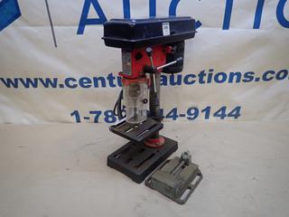 Westward DP2000 120V Single Phase 1/6Hp Drill Press c/w 4 In. Drill Press Vise. SN 14800428 (J-1-1)