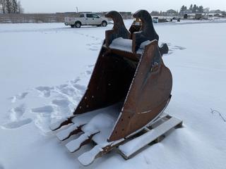FMS 30in Excavator Digging Bucket, Fits Cat 320 (HIGH RIVER YARD)