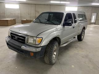 2000 Toyota Tacoma 4x4 Extended Cab Pick Up c/w 3.4L V6, Auto, A/C, 31x10.5R15 Tires, Showing 397,519 Kms, VIN 4TAWN72N5YZ668425 *Note: Rust, Dents, Torn Seat* (HIGH RIVER YARD) *PL#181*