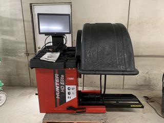 2021 Hunter HD Elite HDE Wheel Balancer, 230V, 10A, 50/60Hz, 1PH, SIN GFC1009 *Note: Heat Damage On Wheel Cover* (HIGH RIVER YARD)