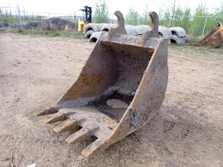 CWS 250 Series 40in Q/C Excavator Dig Bucket. SN W01091141